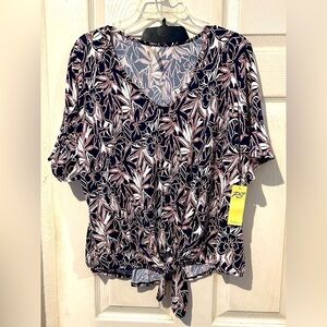 NWOT PerSeption Red, White and Blue Floral Design with a Twist Tie on Front